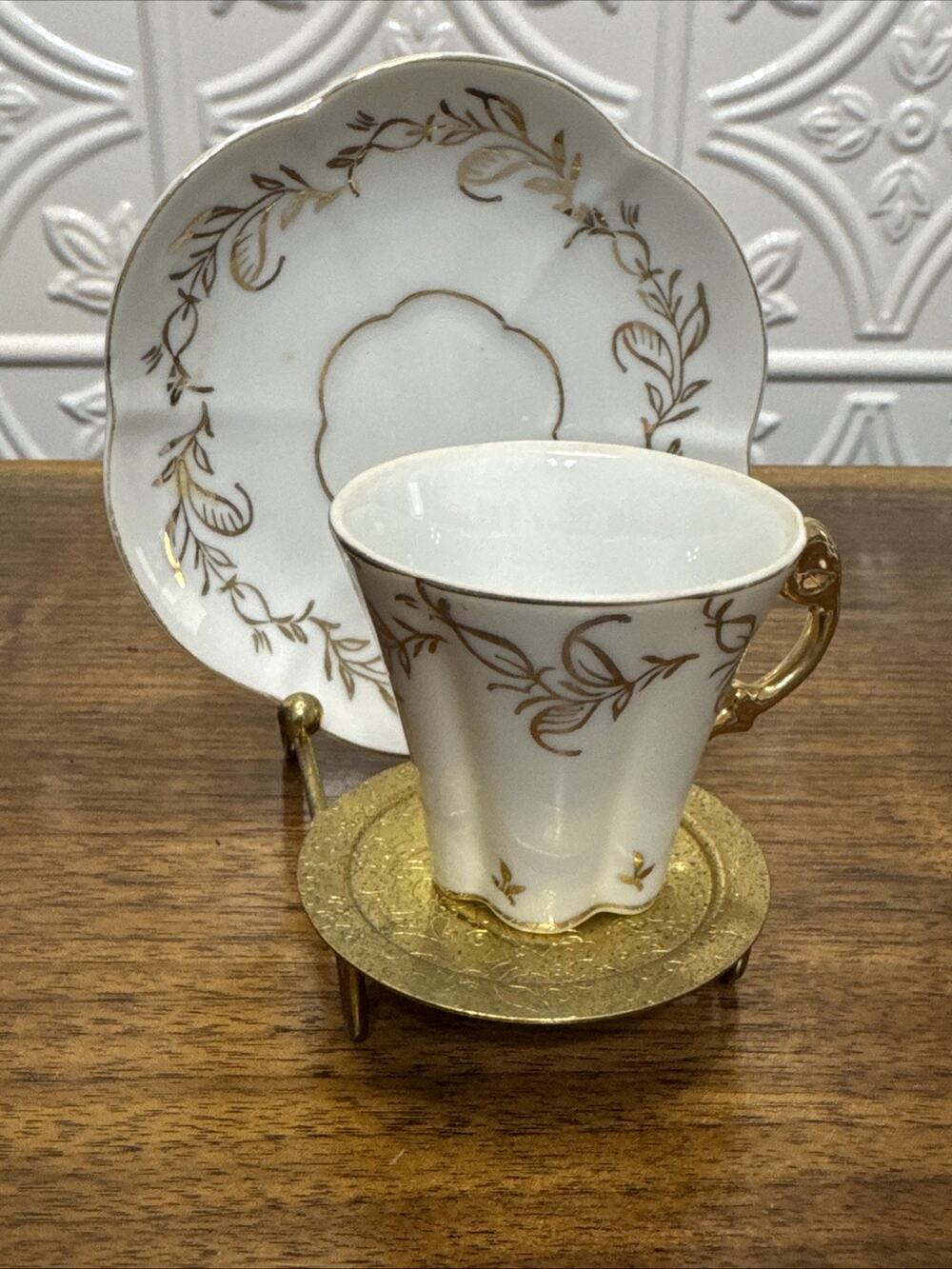 Vintage Richard Japan Gold Leaf Tea Cup & Saucer Set With Brass Display Holder